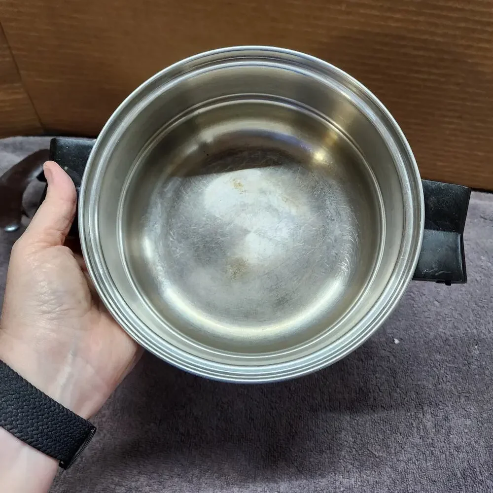 Various stainless steel pan, bowl and collapsible collinder Shlf